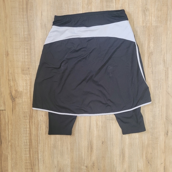 Athletic Skirt / Skort LARGE - Picture 1 of 3